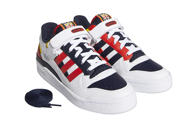 Tenis adidas blancos con color rojo y negro 