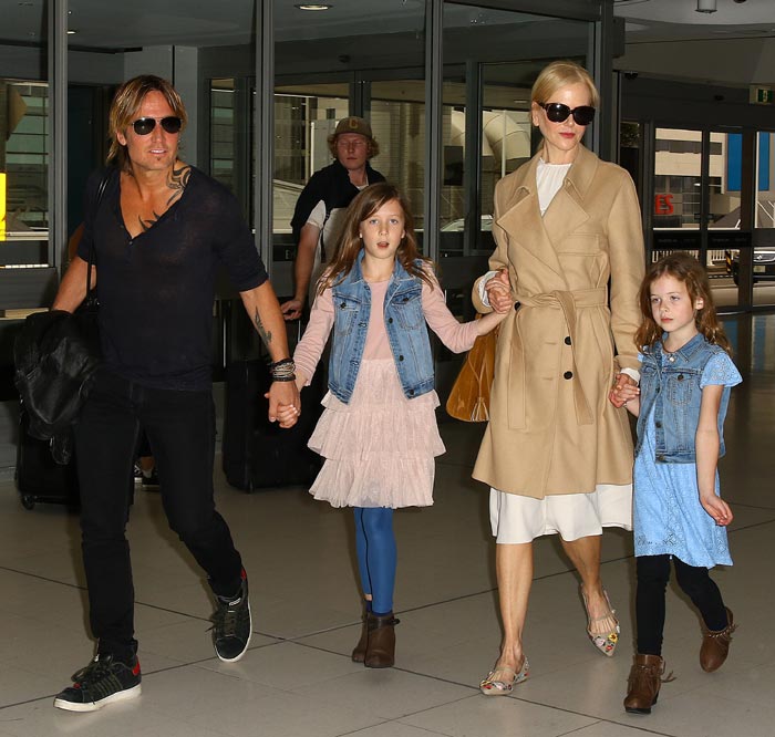 Nicole Kidman and her husband walking with their children 