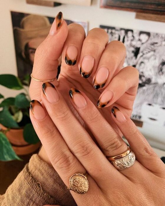 manicura con estilo francés de animal print ;15 Ideas para enchular tu manos con un estilo minimalista