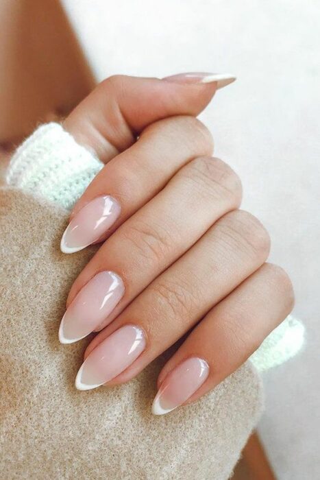 Nails with white lines; 15 Ideas to pimp your hands with a minimalist style