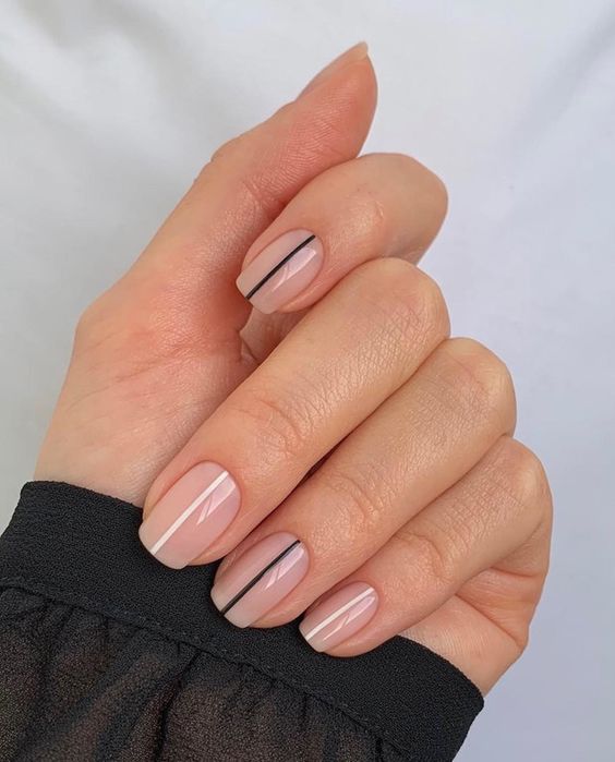 manicures with lines, 15 Ideas to enchular your hands with a minimalist style