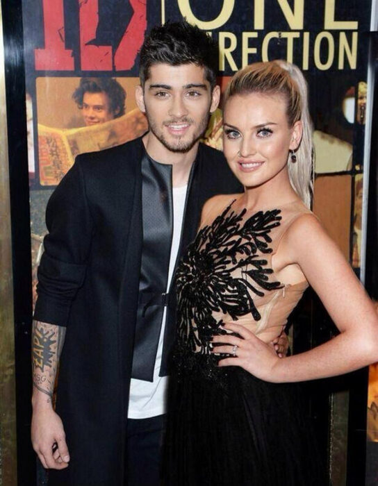 Zayn Malik y Perrie Edwards posando para una fotografía 