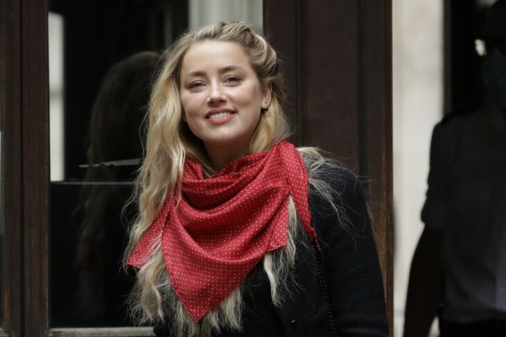 Amber Herad saliendo de la corte; Productor de 'Aquaman 2' ignora las 2 millones de peticiones para despedir a Amber Heard