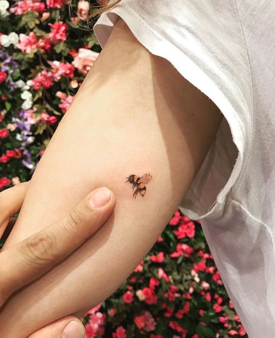 Abeja miniatura ;15 Hermosos insectos que sí querrás llevar sobre tu piel