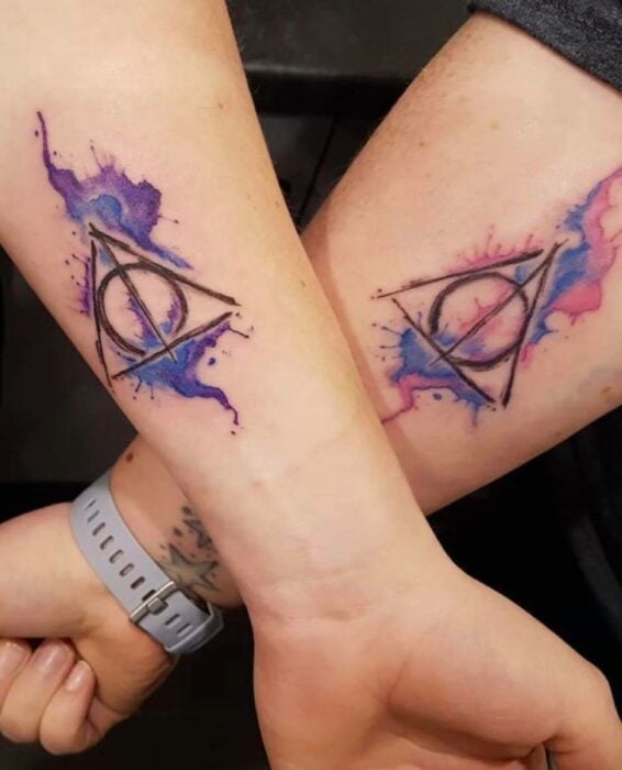 Las reliquias de la muerte ;18 Tatuajes inspirados en 'Harry Potter' que te llevarán de vuelta a Hogwarts 