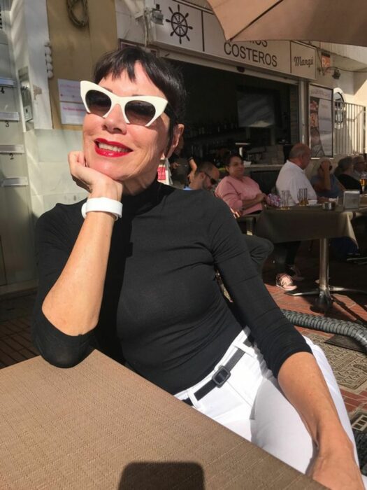 Norma Williams con gafas de sol ;Tiene 72 años pero mantiene una silueta como de modelo que sorprende a todo internet