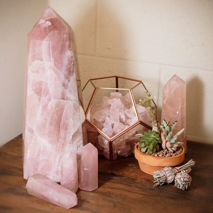 home decorations, bedroom, room, room, living room, lamps, furniture, candles, decorations with pink quartz and crystals