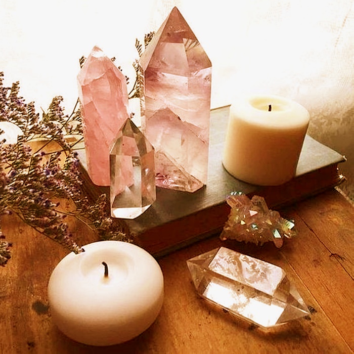 home decorations, bedroom, room, room, living room, lamps, furniture, candles, decorations with pink quartz and crystals