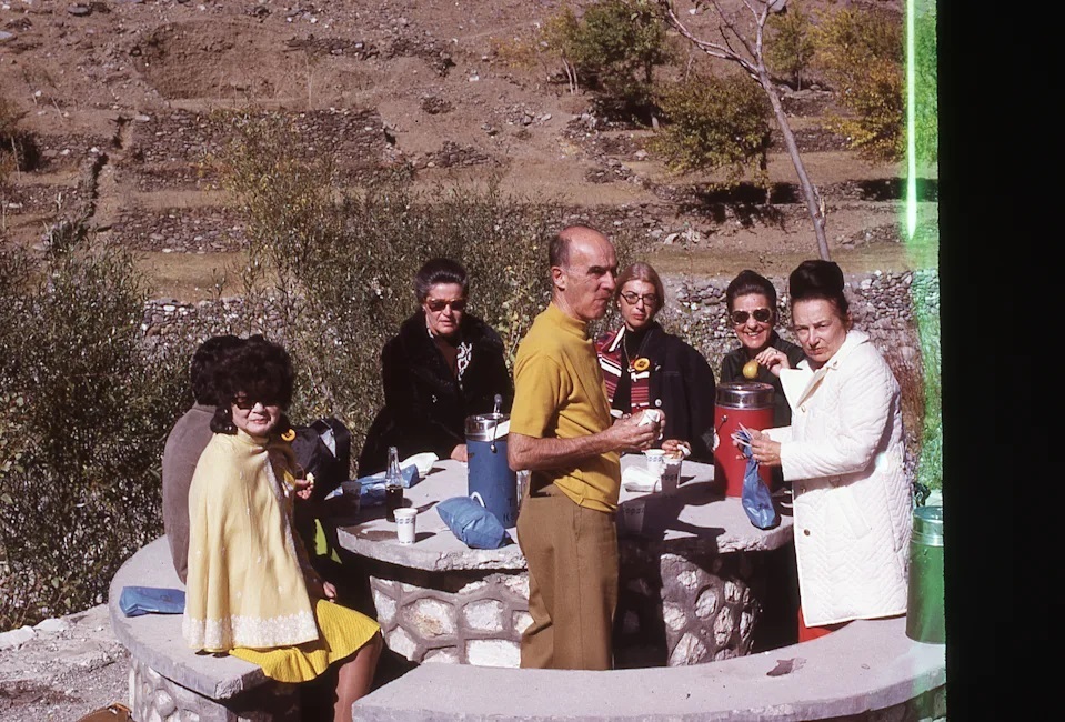 Mujeres de campamento familiar ;Así era la vida de las mujeres de Afganistán en los años 70