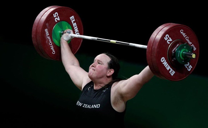 Athlete Laurel Hubbard lifting weights at the olympic games 