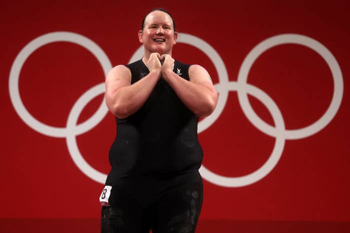 Athlete Laurel Hubbard lifting weights at the olympic games 