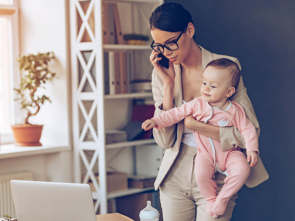 Mamás trabajadoras crían hijas exitosas e independientes estudio