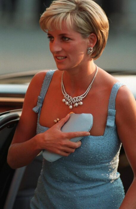 Princess Diana of Glaes wearing a different hairstyle