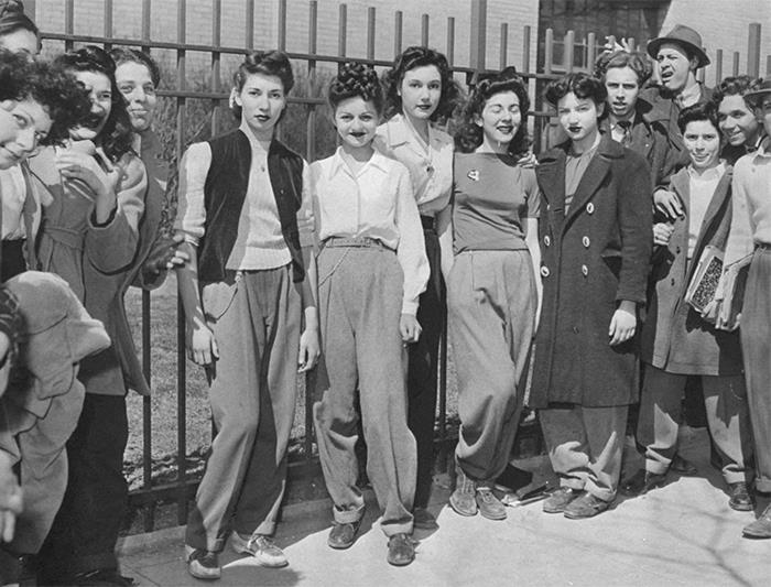 mujeres protestando ;16 Pruebas de que los abuelos eran cool y no necesitaban de filtros en sus fotos