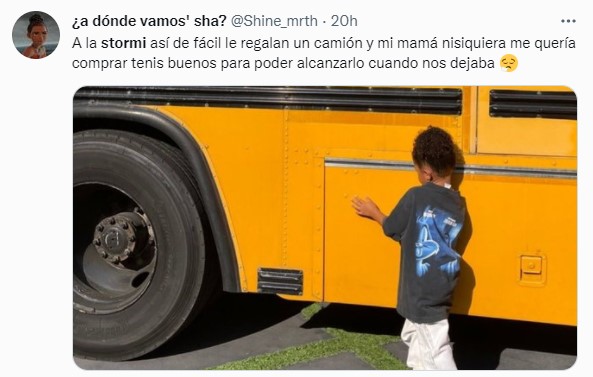 memes de twitter sobre el regalo de Travis Scott a Stormi 