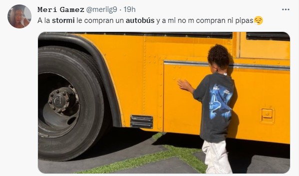 memes de twitter sobre el regalo de Travis Scott a Stormi 