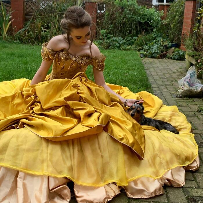 Bella; Recrea los vestidos más famosos de princesas Disney y Barbie y el resultado es increíble