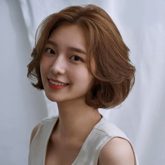 corte de cabello estilo oriental, coreano con capas, largo, corto, color oscuro, negro, café, rubio cenizo, claro