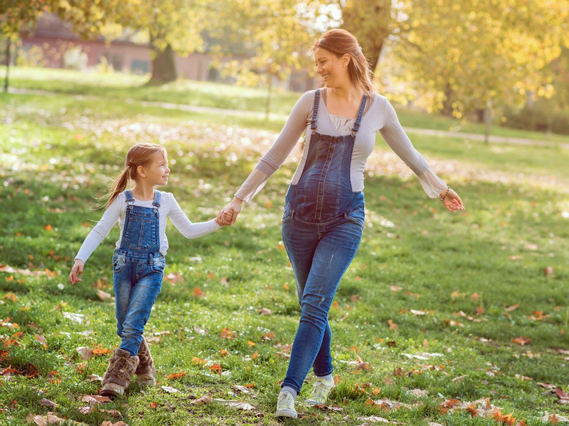 Mamás trabajadoras crían hijas exitosas e independientes estudio