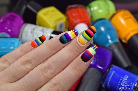 Nails with fluorescent colored lines; 20 Ideas to give your nails a Mexican style and full of color