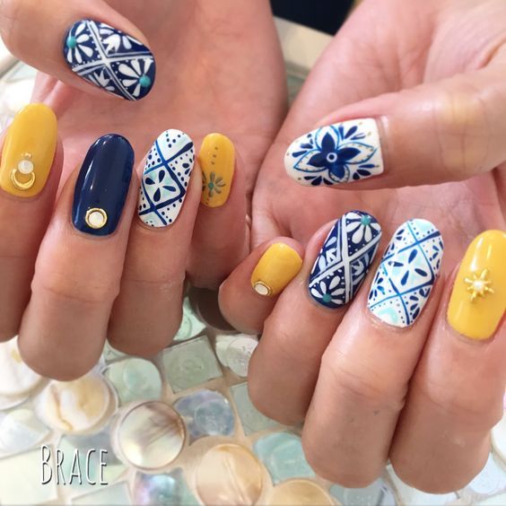 Saddlery Nails; 20 Ideas to Give Your Nails a Mexican Style and Full of Color