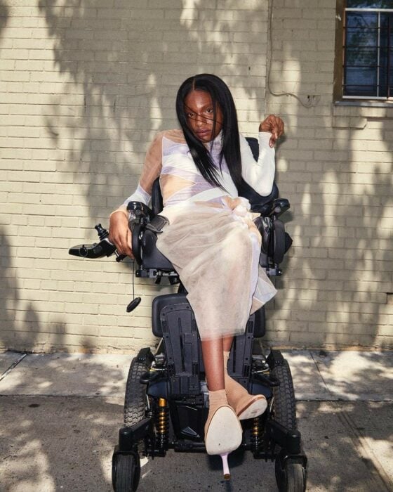 Aaron Rose Philip, la primera modelo trans con discapacidad en desfilar alta costura