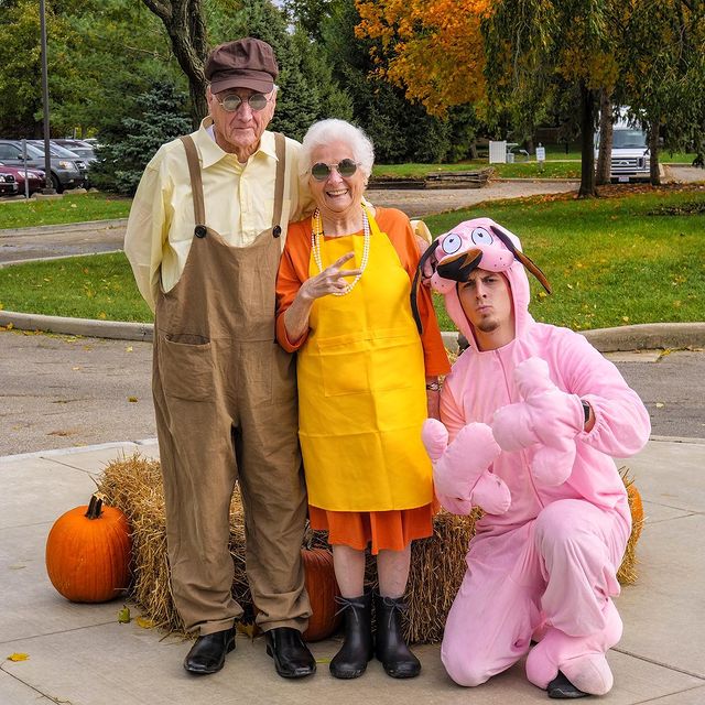 Ross Smith y Pauline Kana haciendo cosplay ;Abuela y nieto toman las mejores selfies