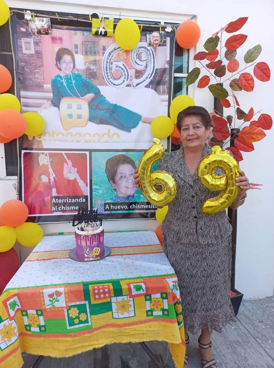Mujer celebrando su cumpleaños; Abuelita celebra su cumpleaños al estilo de Pati Chapoy en ‘Ventaneando’