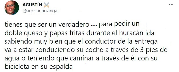 Tuit; Buscan a repartidor que luchó contra la inundación para entregar su pedido y darle una fortuna