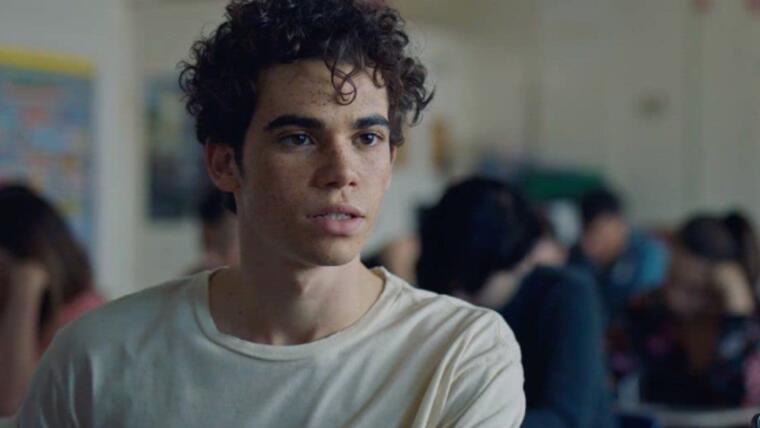 Escena de la película Runt con Cameron Boyce; Cameron Boyce Mira su última actuación, en el trailer del 'Runt'