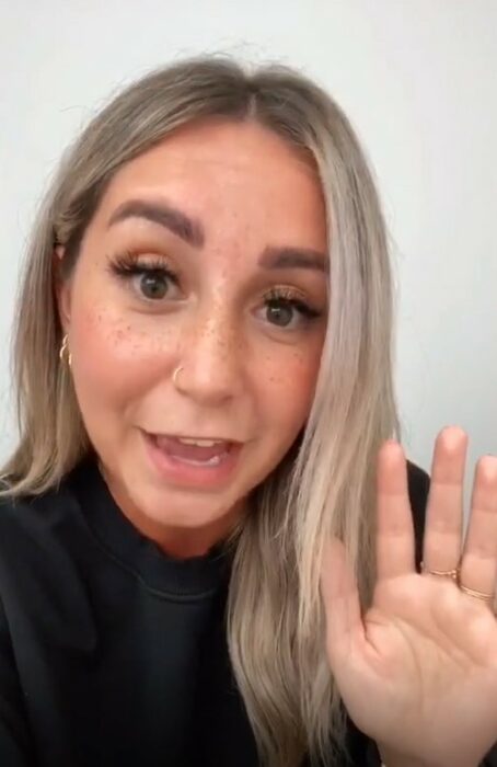 Girl telling her wedding story on TikTok 