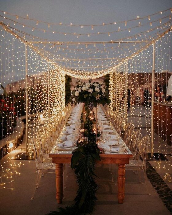 15 Ideas para poner luces como gran decoración en tu boda