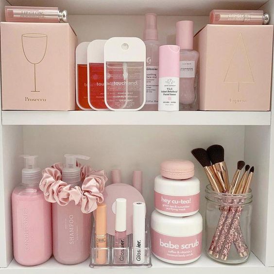 shelves with masks; 13 cool ideas to organize your masks