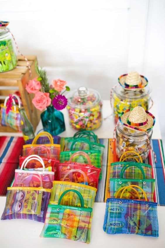 Strenna with bags; 19 Ideas for a colorful and flavorful Mexican party