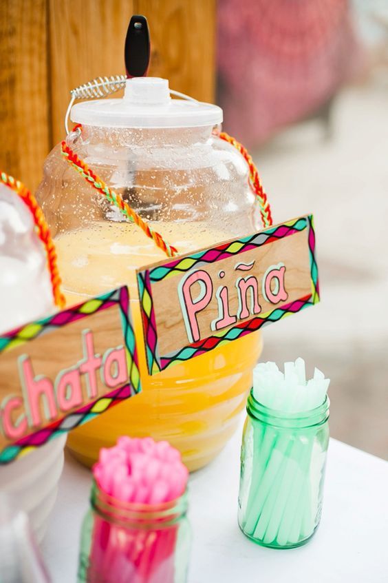 jars with flavored water; Ideas for a Mexican party