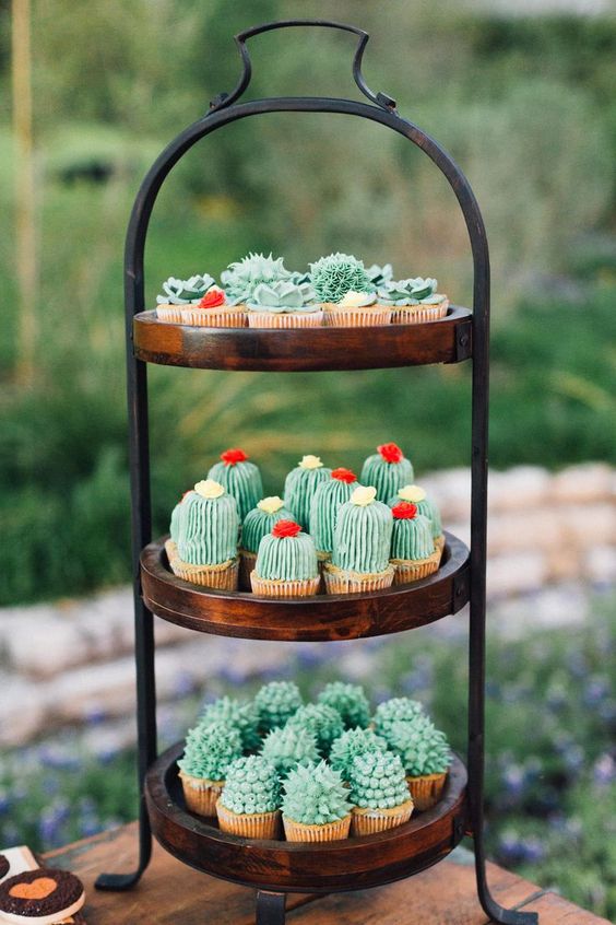 cupcakes;19 Ideas para una fiesta mexicana colorida y con mucho sabor