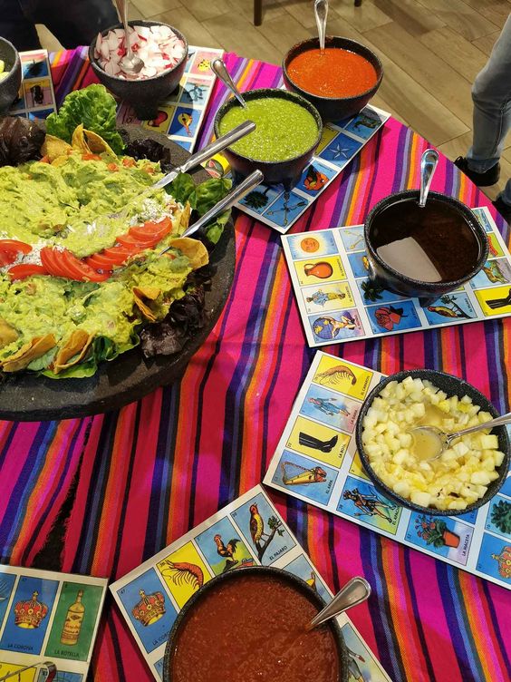 lottery cards as tablecloths; 19 ideas for a colorful and flavorful Mexican party