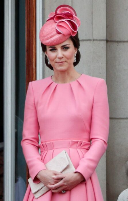 Kate Middleton luciendo un estilo sobrio y elegante 