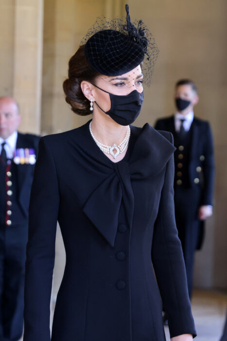 Kate Middleton luciendo un estilo sobrio y elegante 