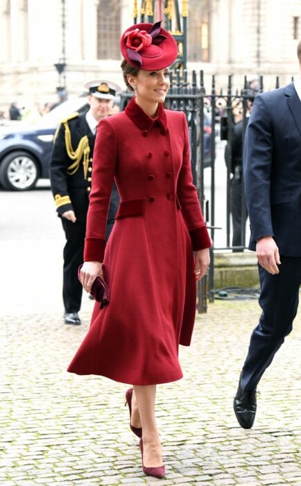Kate Middleton luciendo un estilo sobrio y elegante 