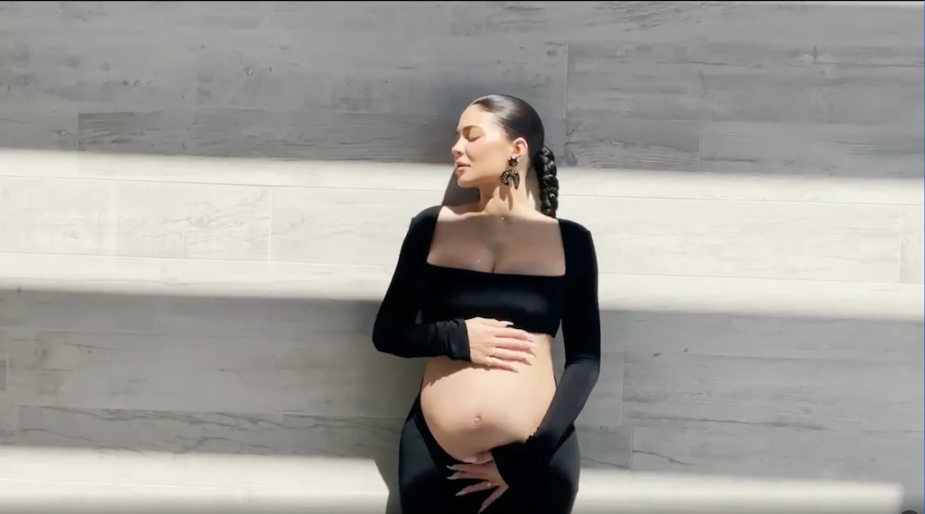 Kylie Jenner showing her pregnancy;  Kylie Jenner confirms her second pregnancy and shows her belly with pride