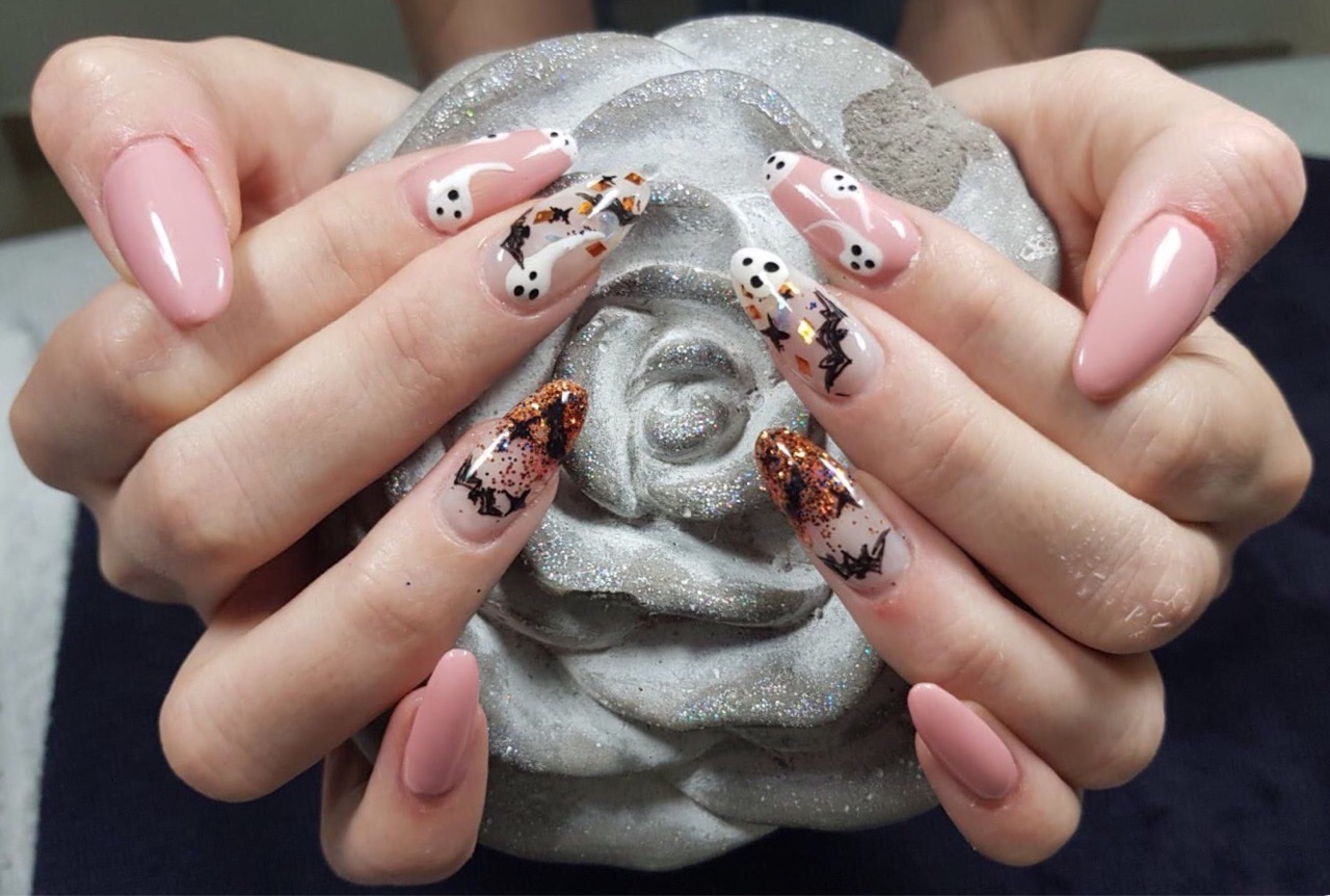 Manicure with Halloween stickers;  18 Manicures that your inner witch will not resist