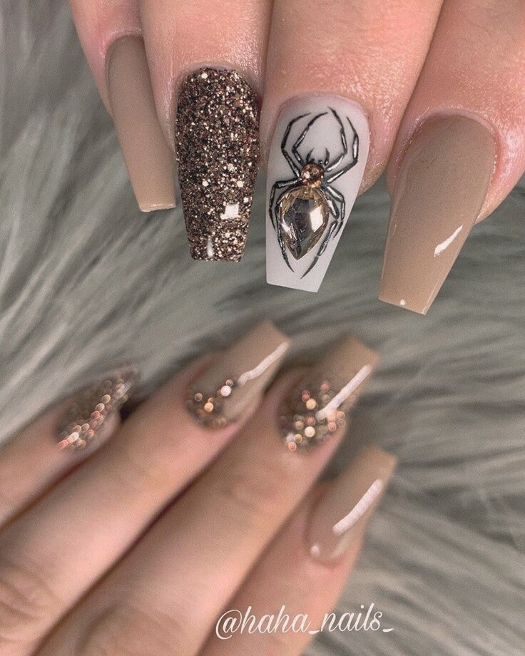 Manicure with golden spider;  18 Manicures Your Inner Witch Won't Resist