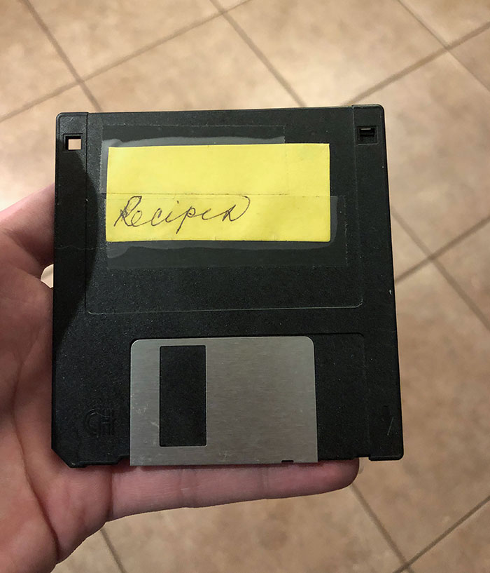 Diskette with information;  17 grandparents who had fun problems with technology 