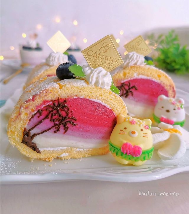 rollo de frambuesa; Repostera japonesa crea postres tan 'kawaii' que no querrás comerlos