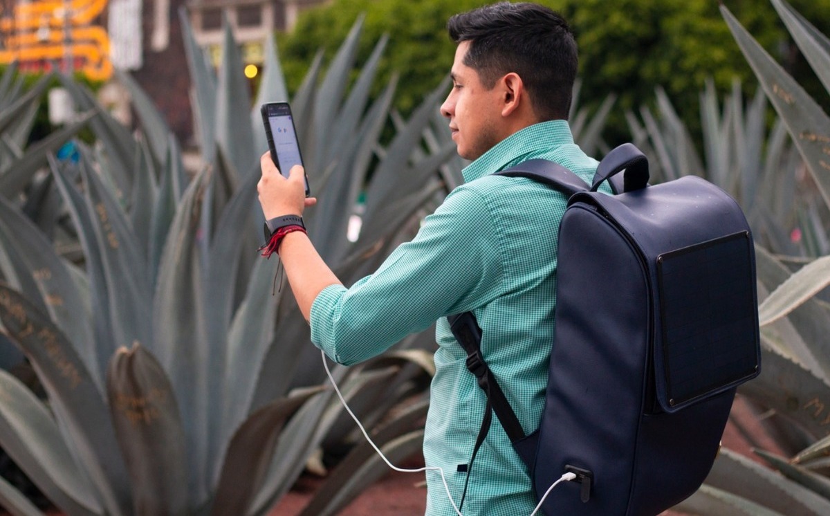 mochila hecha con piel de nopal 