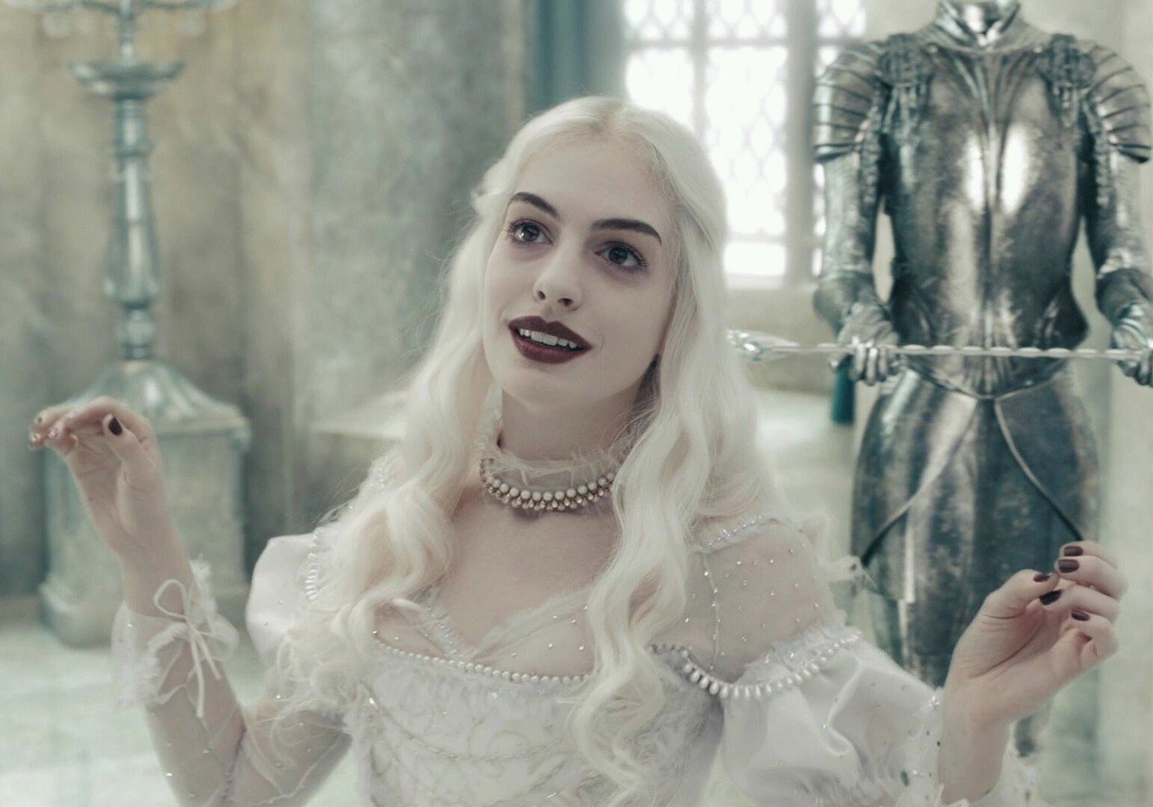 Anne Hathaway como Mirana, la Reina Blanca ;13 Actores que encajaron perfecto con un papel y otros que no tanto 