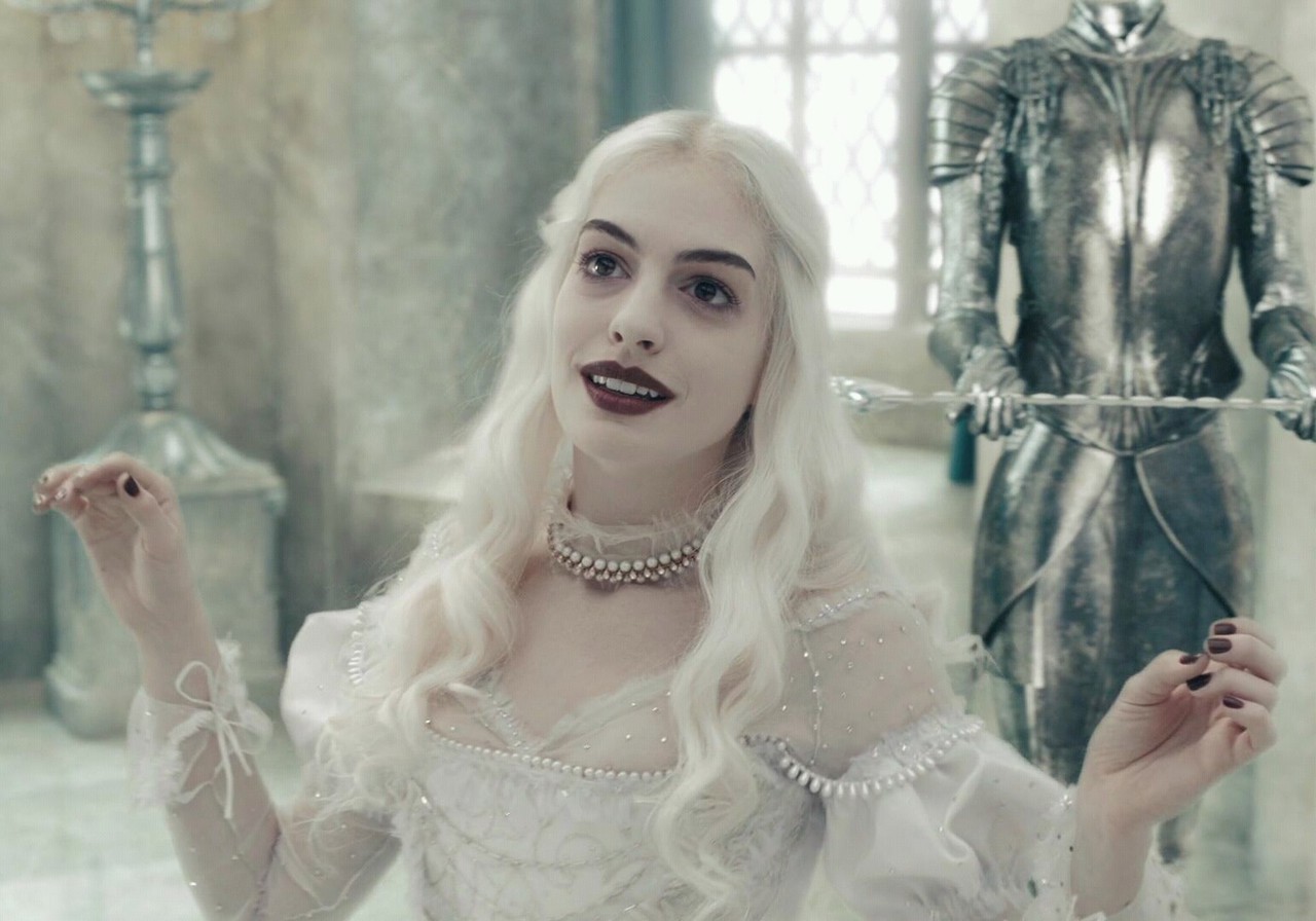 Anne Hathaway as Mirana, the White Queen; 13 Actors Who Fit Perfectly with a Role and Others Who Not So Much 