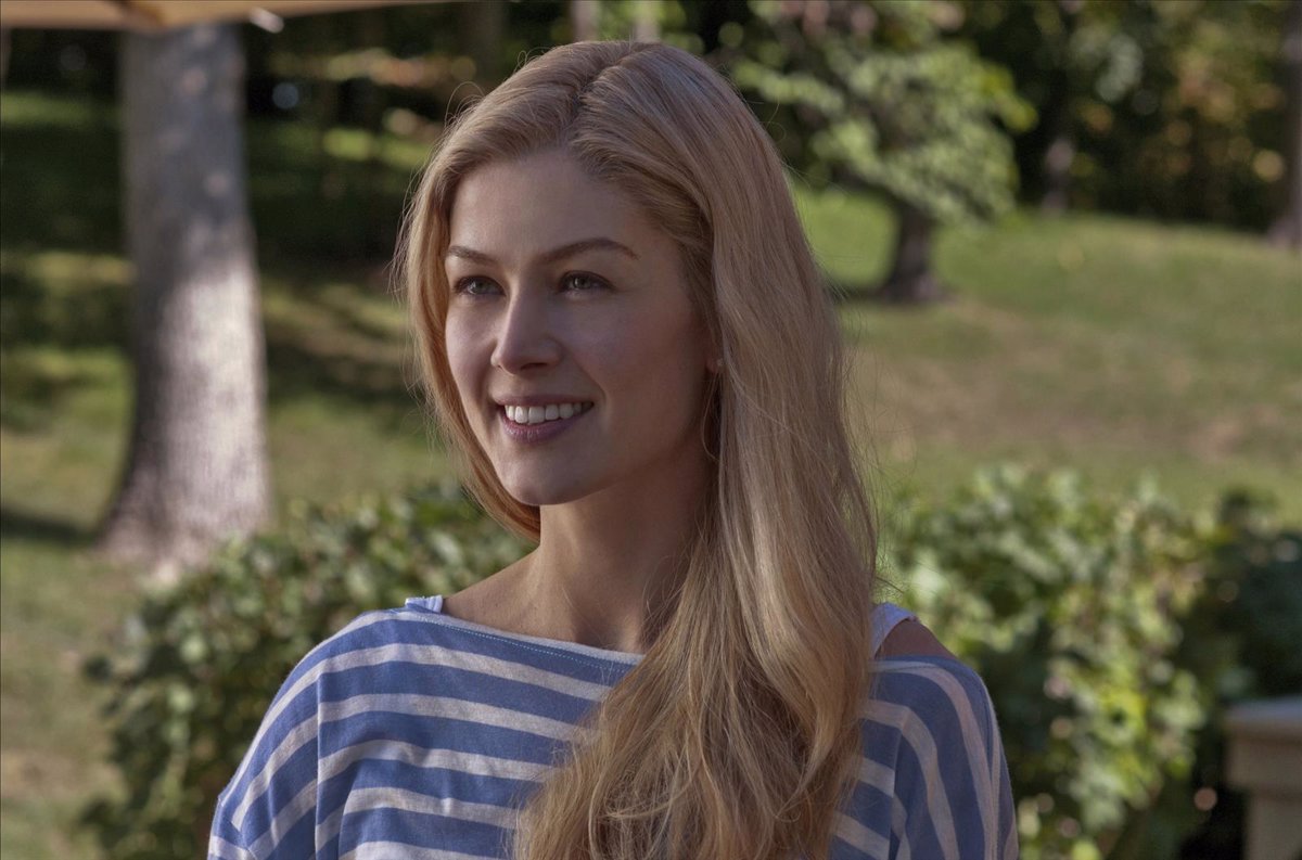 Rosamund Pike como Amy Dunne ;13 Actores que encajaron perfecto con un papel y otros que no tanto 