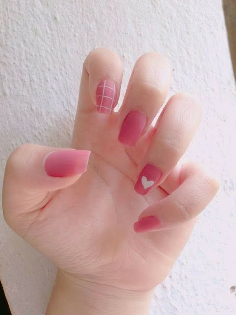 manicura rosa ;15 Chicas que se atrevieron a hacer sus propias manicuras y salieron victoriosas